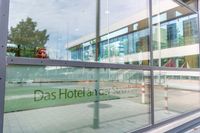 Eingangsbereich des Hotels Garni an der Stadthalle in Rostock in Rostock sind Glas ausgestattet